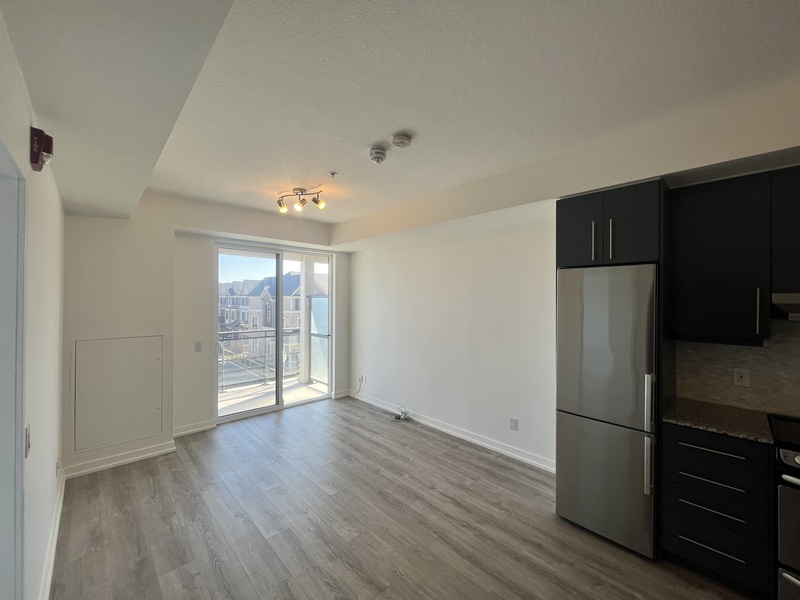 #306-10 Esplanade Ln